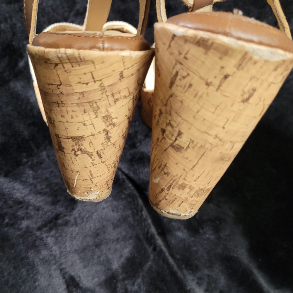 ✨️3/$25✨️ Women's Tan and Brown Wedge-like Platform Sandals - Picture 11 of 16